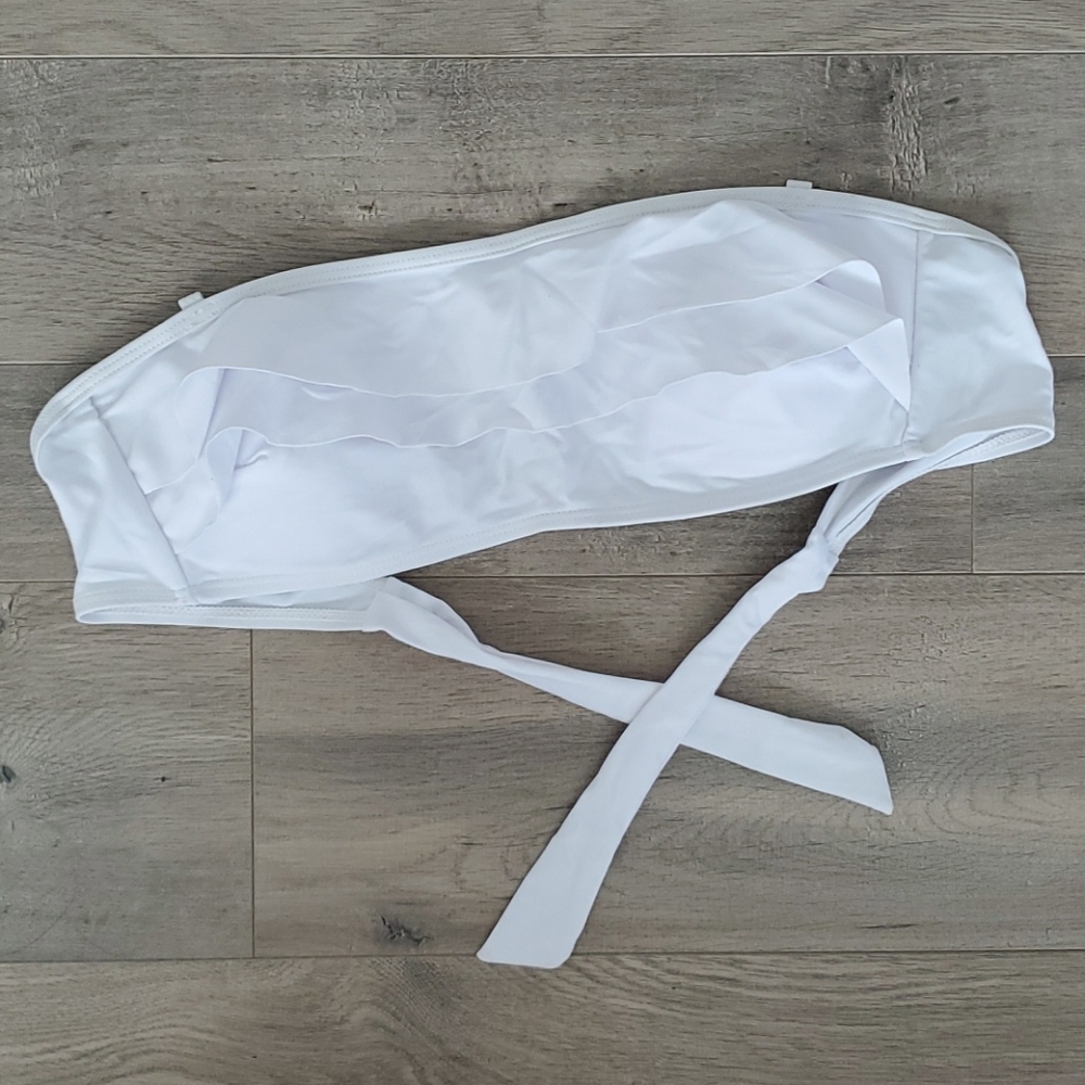 NWOT ruffled bikini swim top bandeau/halter (M)